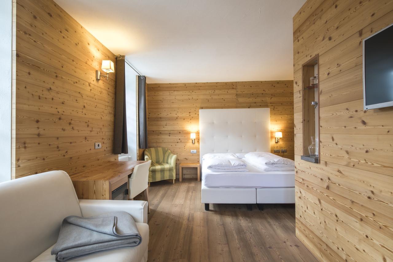 Hotel Costabella ปาสโซซานเพลเลกริโน ภายนอก รูปภาพ